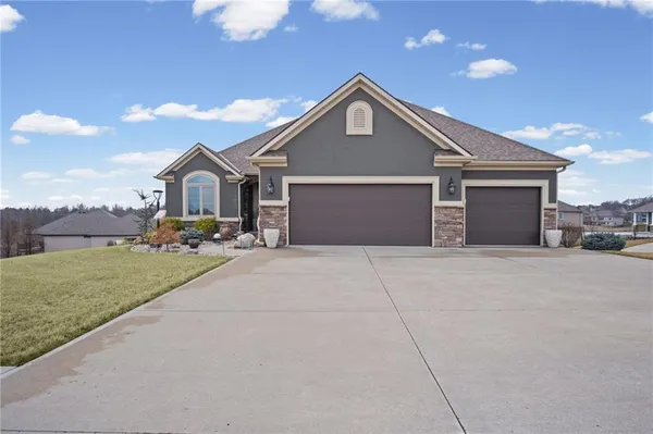 $559,900 | 4600 Greystone Drive, St. Joseph, MO 64505