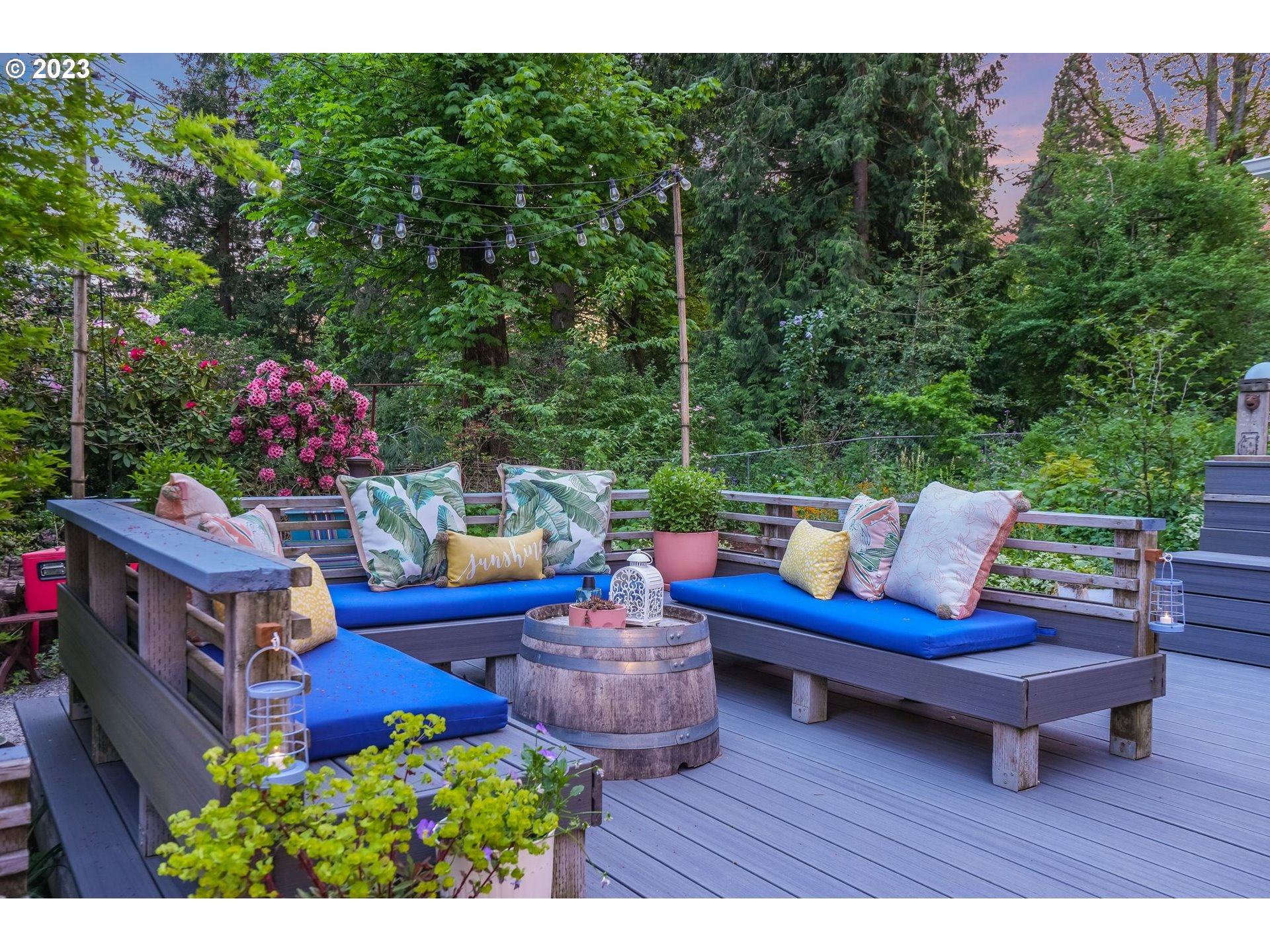 644 South Palatine Hill Road Portland, OR 97219 - Photo 26 of 46 a view of a chairs and table in the back yard of the house