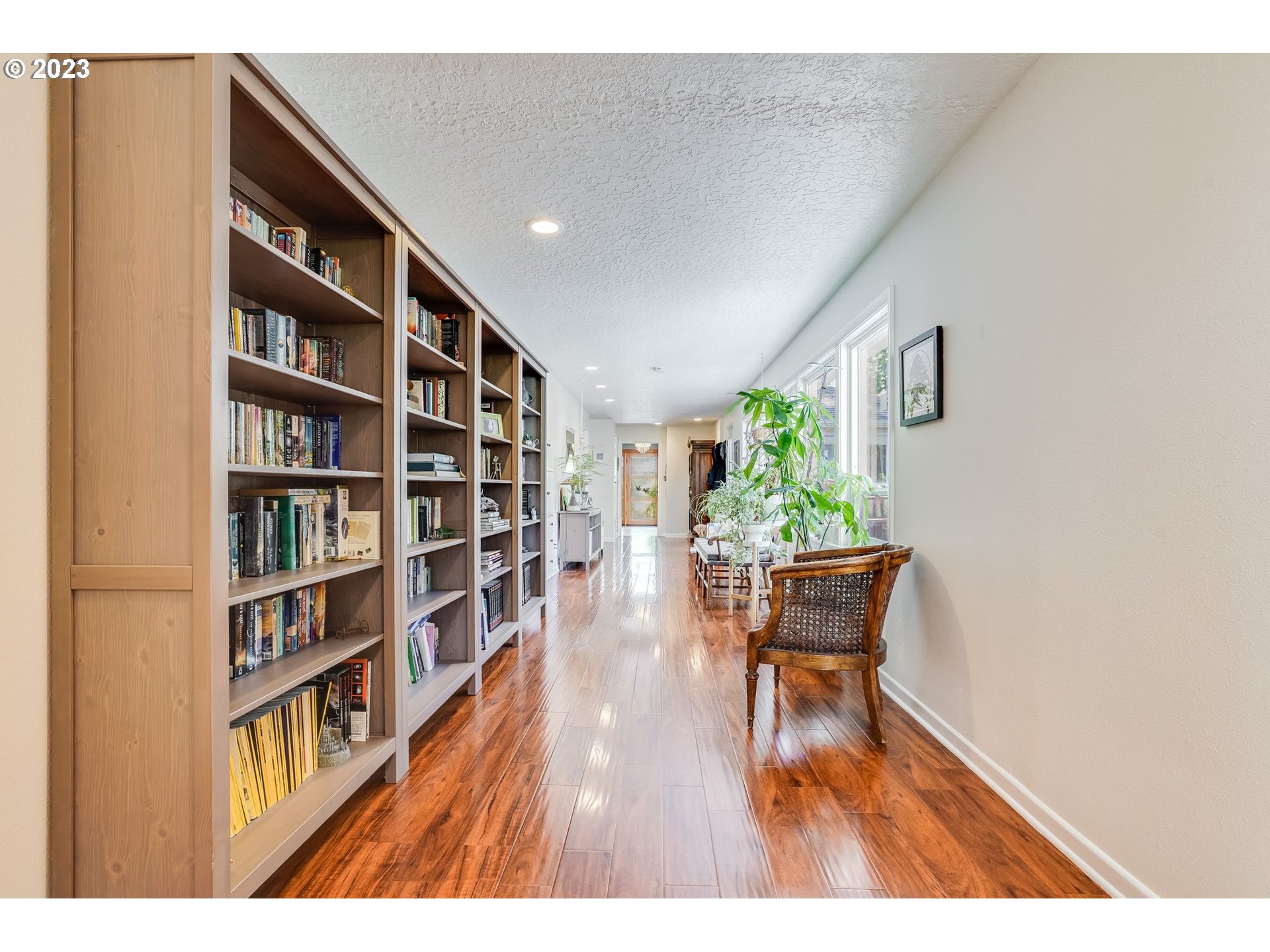 644 South Palatine Hill Road Portland, OR 97219 - Photo 28 of 46 a living room with a bookshelf and a book shelf