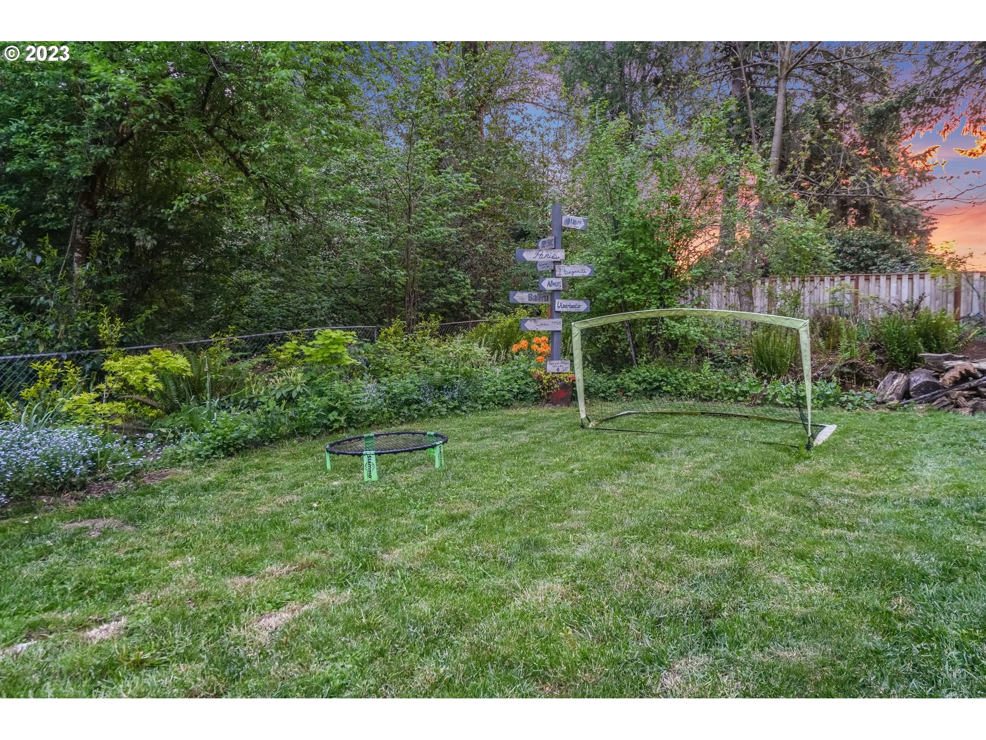 644 South Palatine Hill Road Portland, OR 97219 - Photo 40 of 46 a backyard of a house with lots of green space