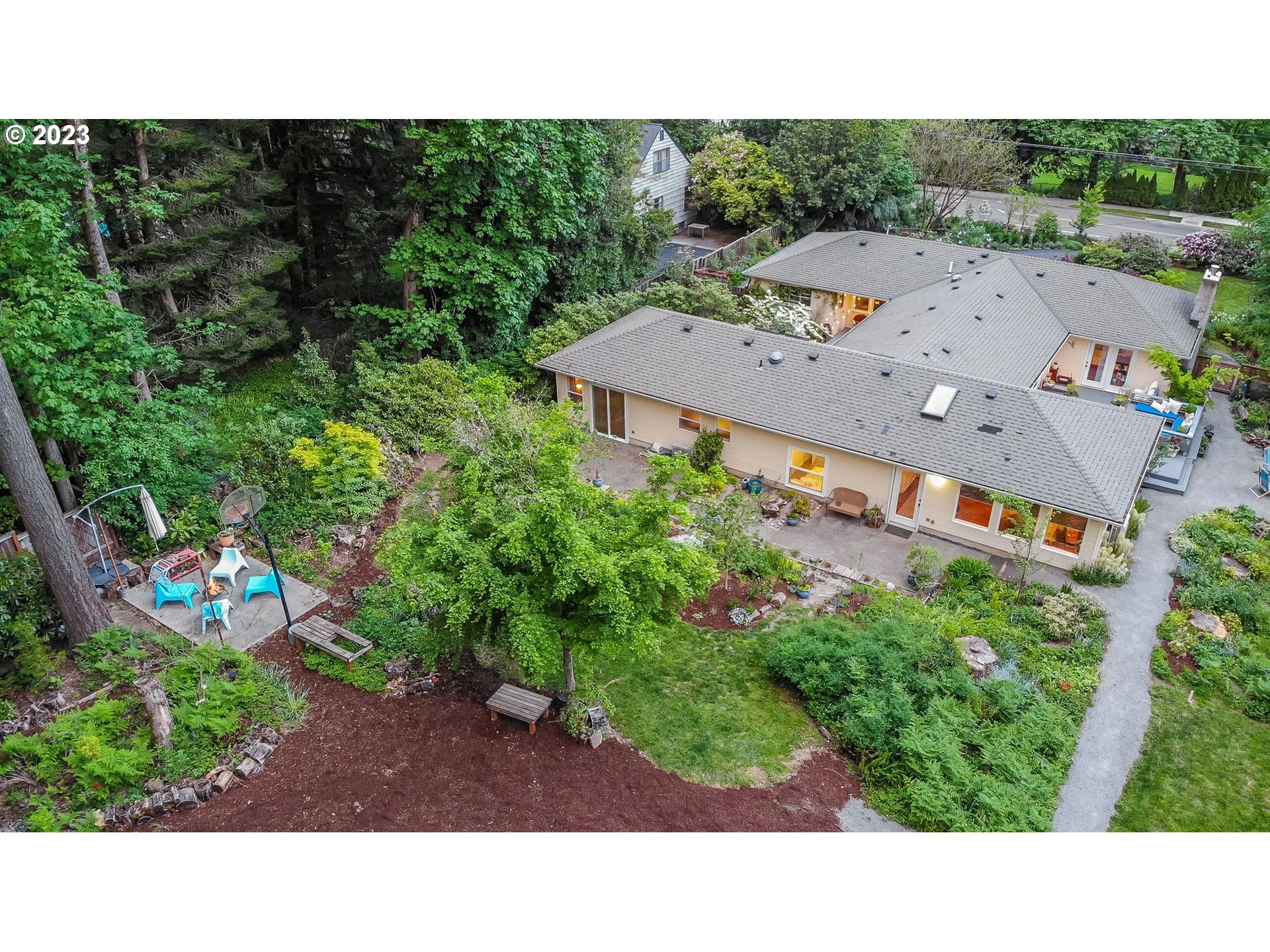 644 South Palatine Hill Road Portland, OR 97219 - Photo 42 of 46 a picture of a city view