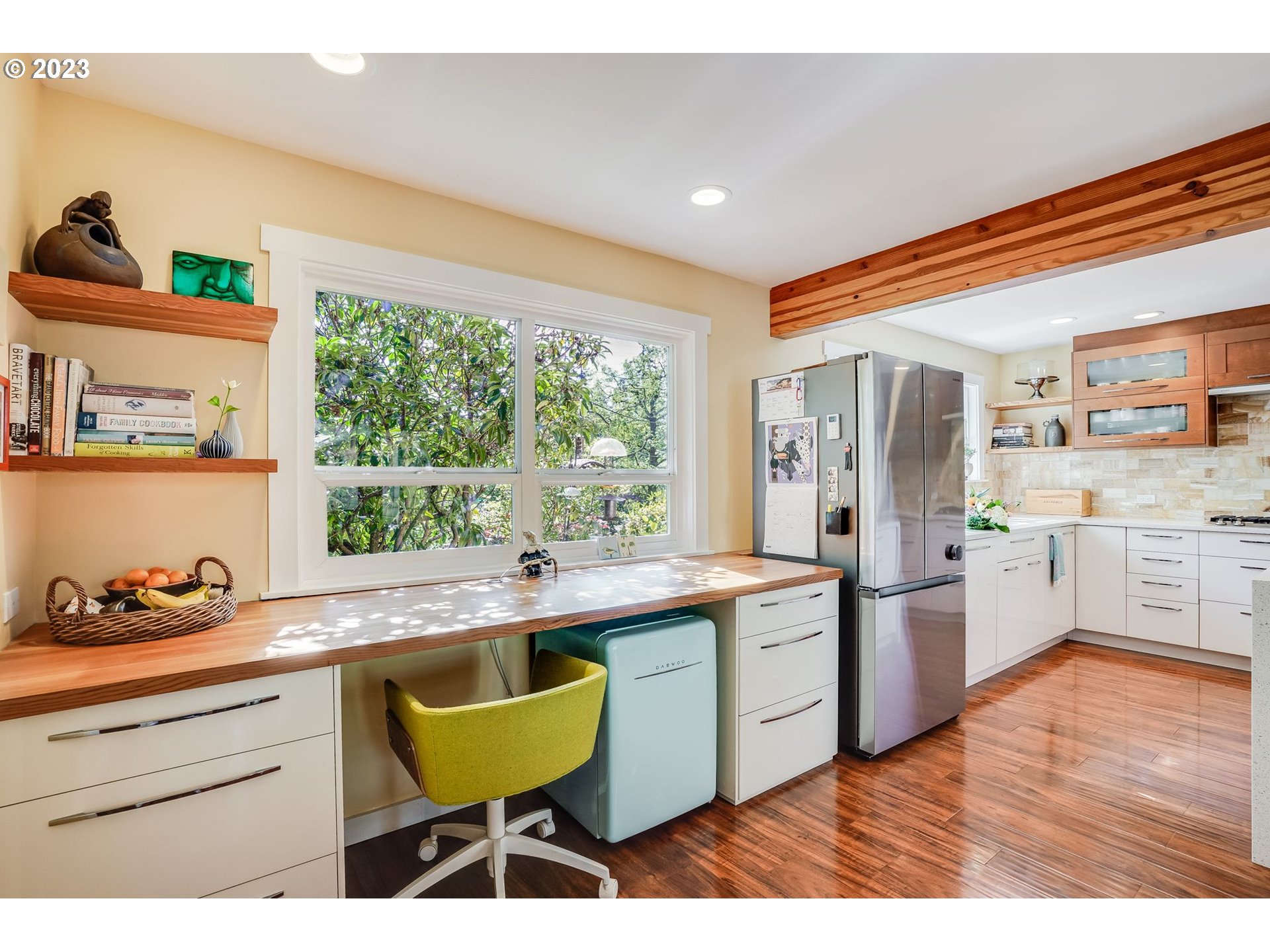644 South Palatine Hill Road Portland, OR 97219 - Photo 9 of 46 a kitchen with a sink cabinets and window