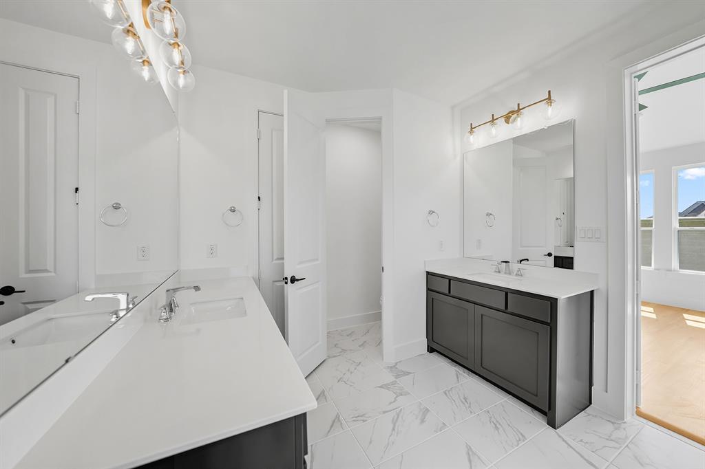587 Mayfair Lane Frisco, TX 75033 - Photo 21 of 37 a spacious bathroom with a bathtub sink and mirror