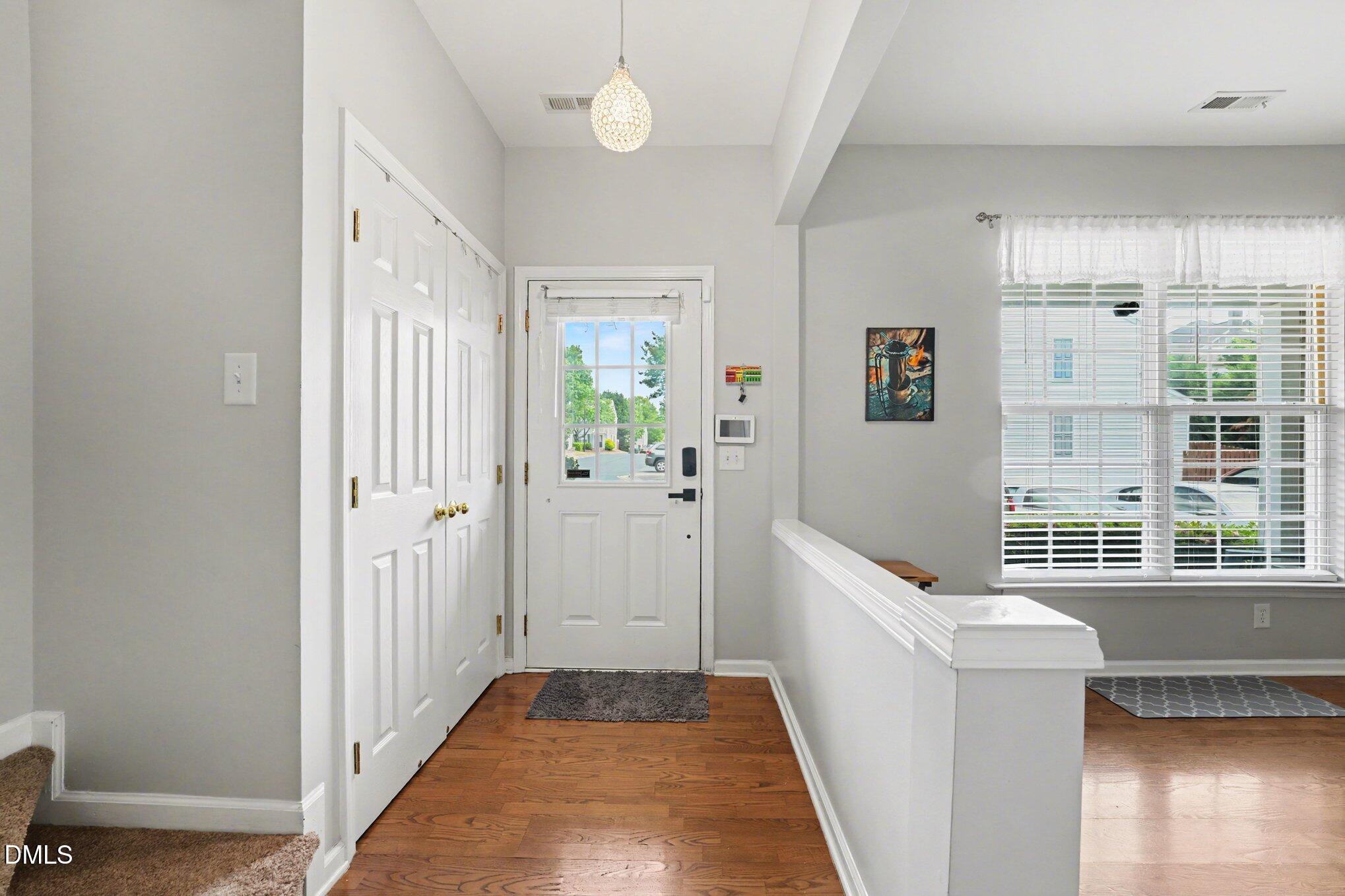 8507 Mt Valley Lane Raleigh, NC 27613 - Photo 9 of 29 009_file_4927