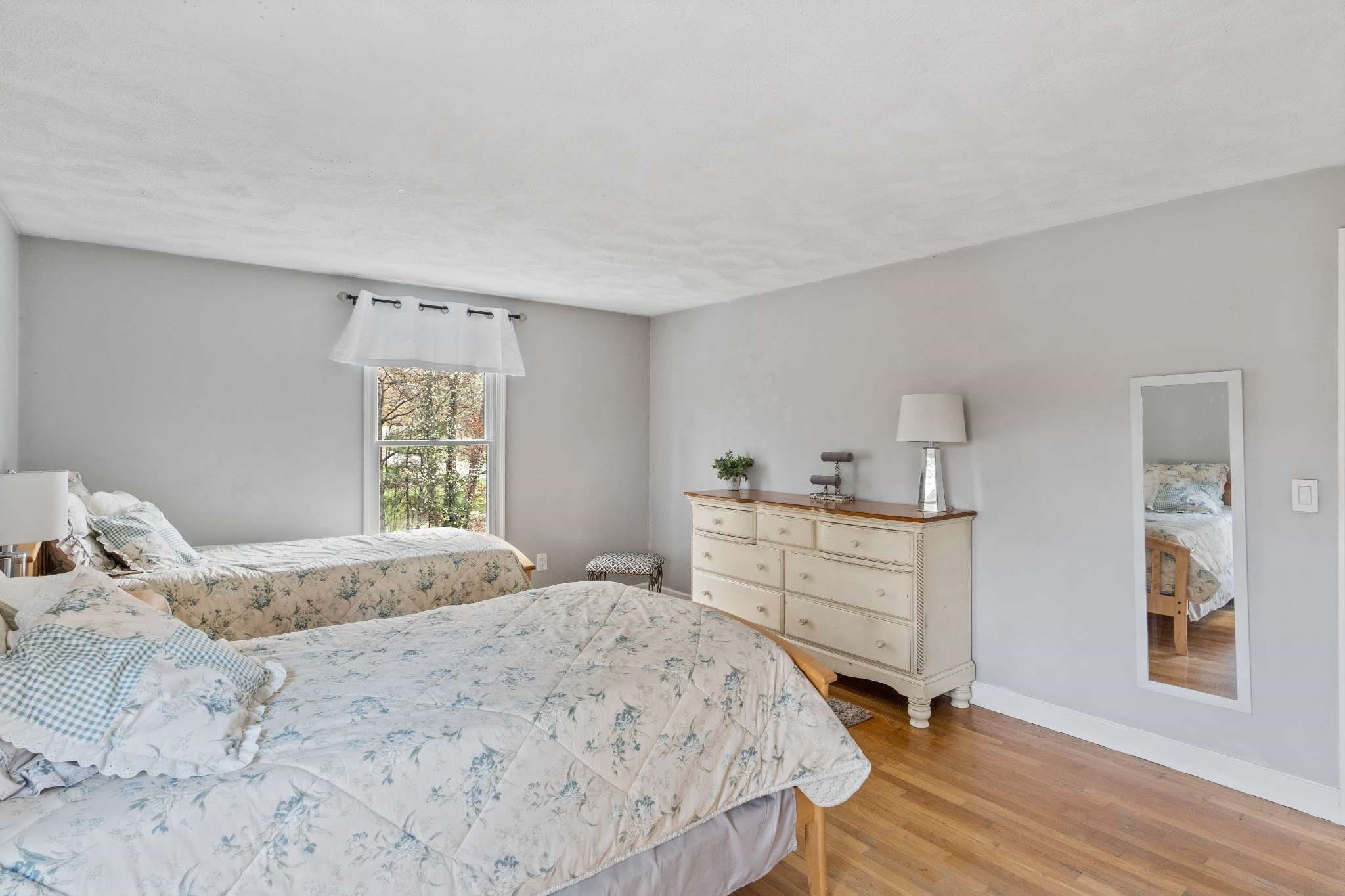 8 Greybirch Road Andover, MA 01810 - Photo 5 of 42 Gallery Image 5