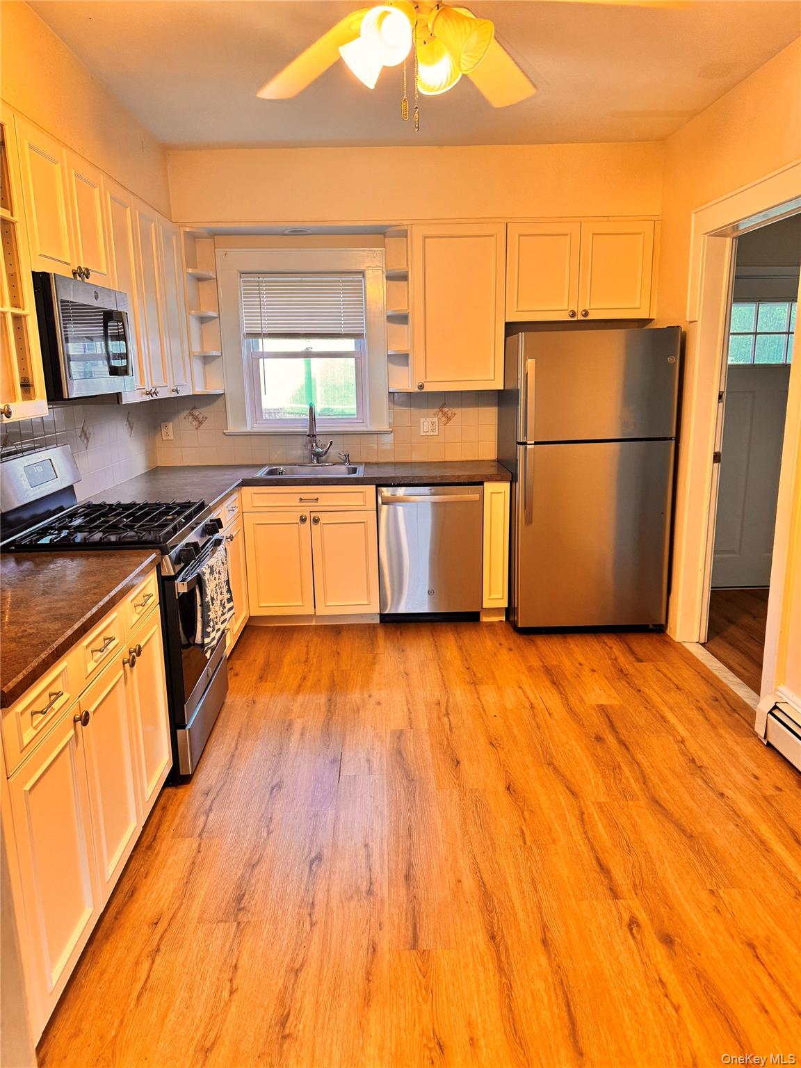 190 Park Avenue, Unit RIGHT Harrison, NY 10528 - Photo 4 of 12