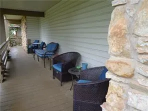 $1,295 | 112 Harbor Drive, Unit 212, Runaway Bay, TX 76426