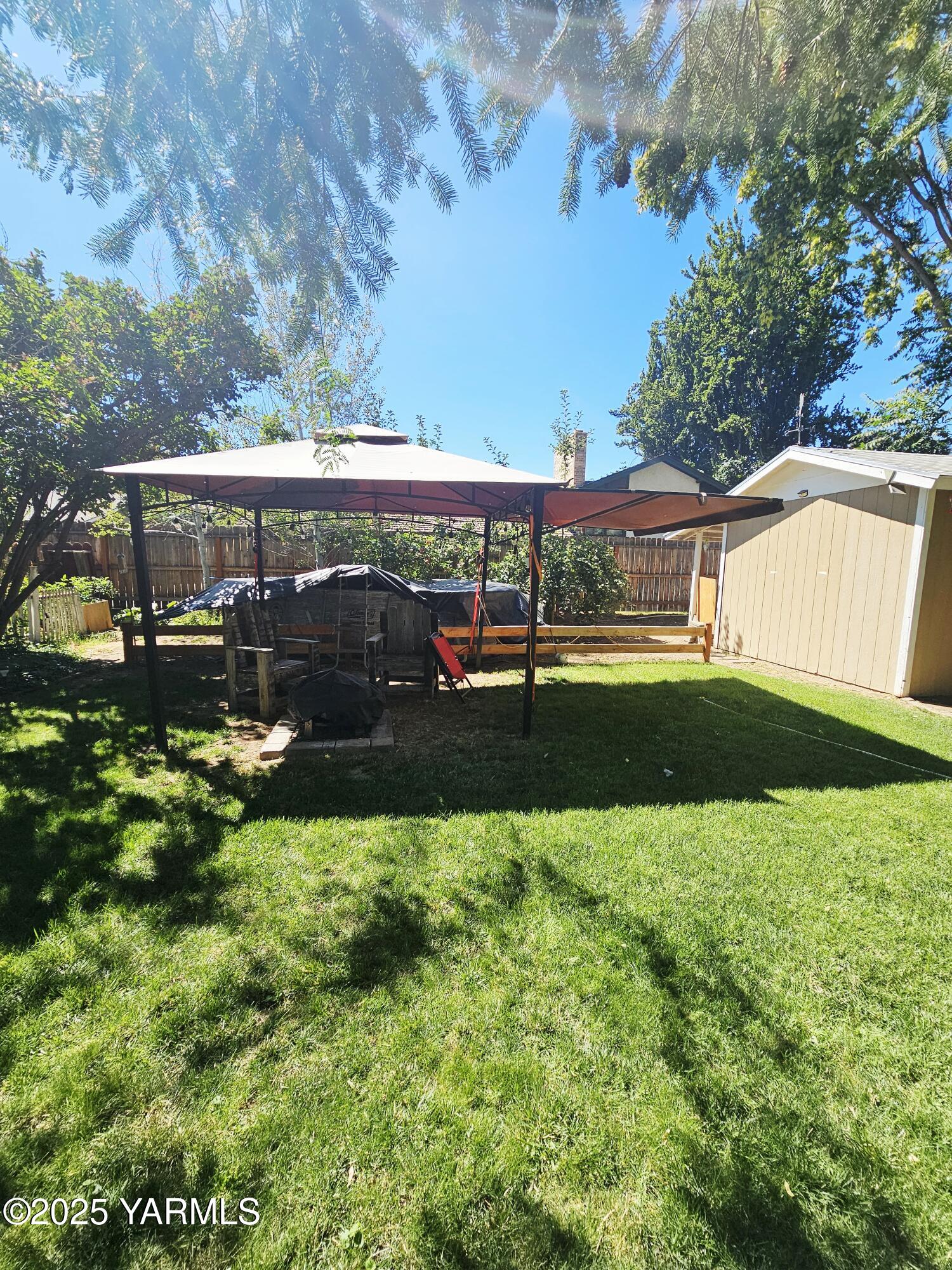 1118 South 44th Avenue Yakima, WA 98908 - Photo 12 of 29 Back yard
