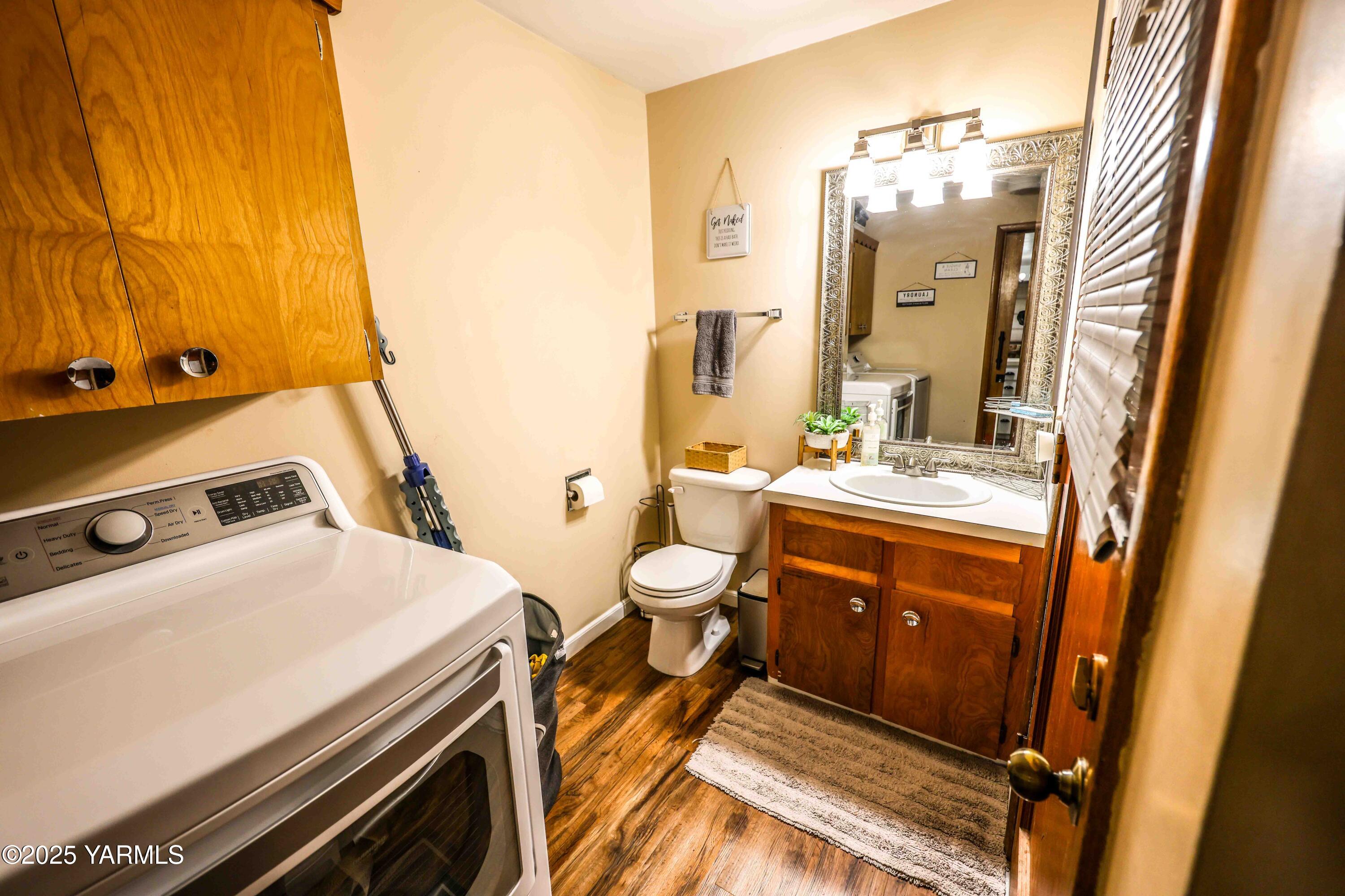 1118 South 44th Avenue Yakima, WA 98908 - Photo 18 of 29 Half bath