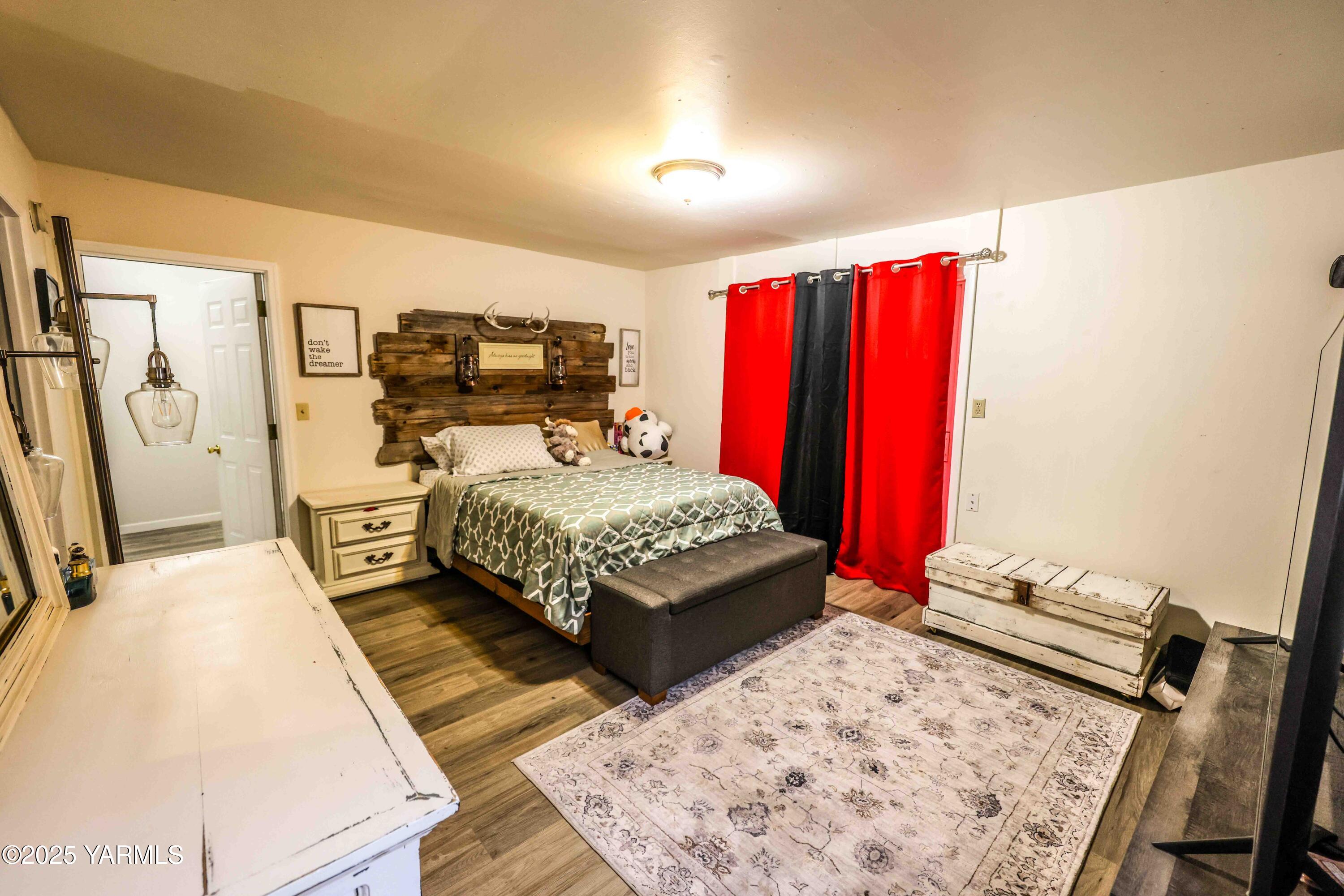 1118 South 44th Avenue Yakima, WA 98908 - Photo 20 of 29 Master bedroom