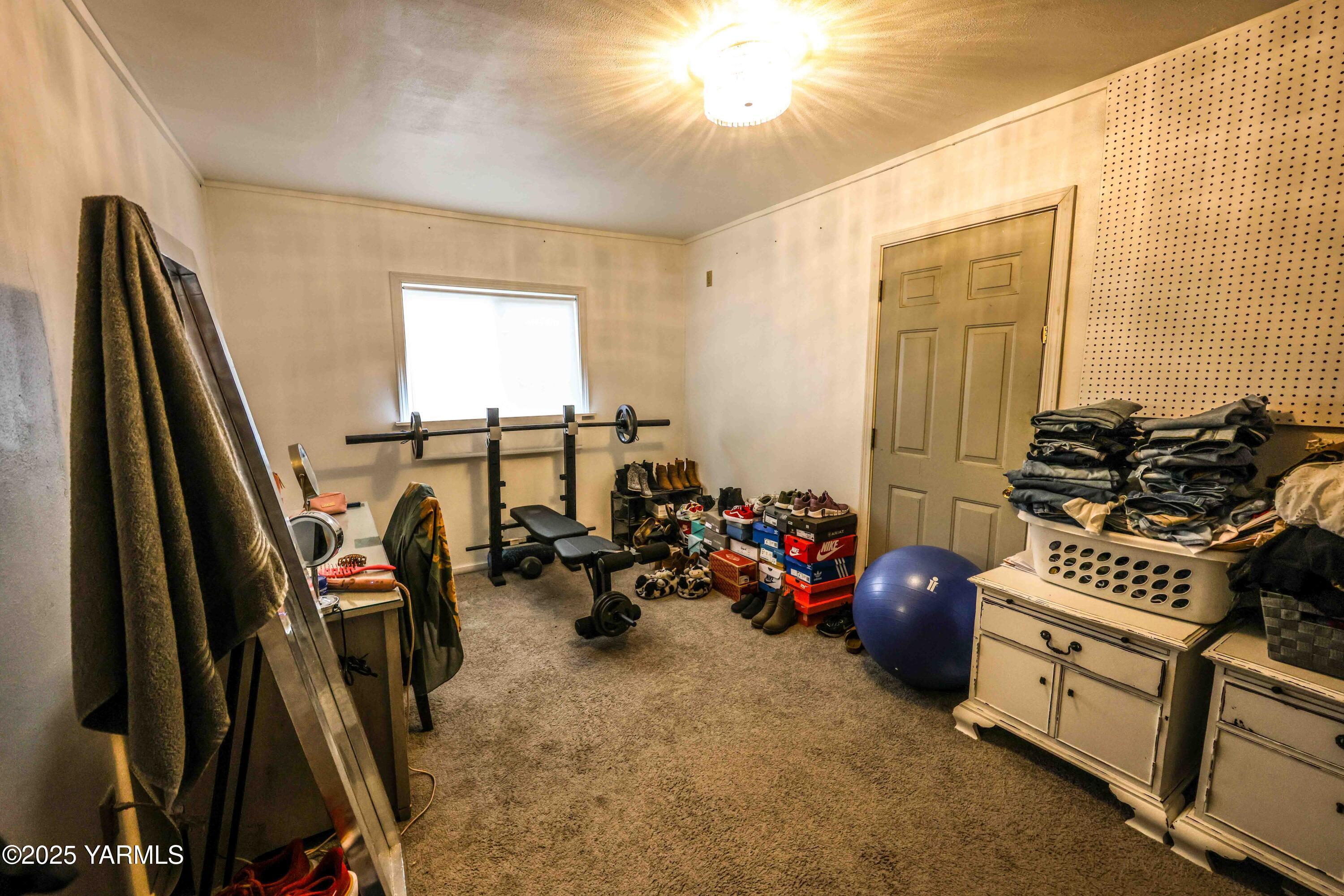 1118 South 44th Avenue Yakima, WA 98908 - Photo 21 of 29 Walk in closet