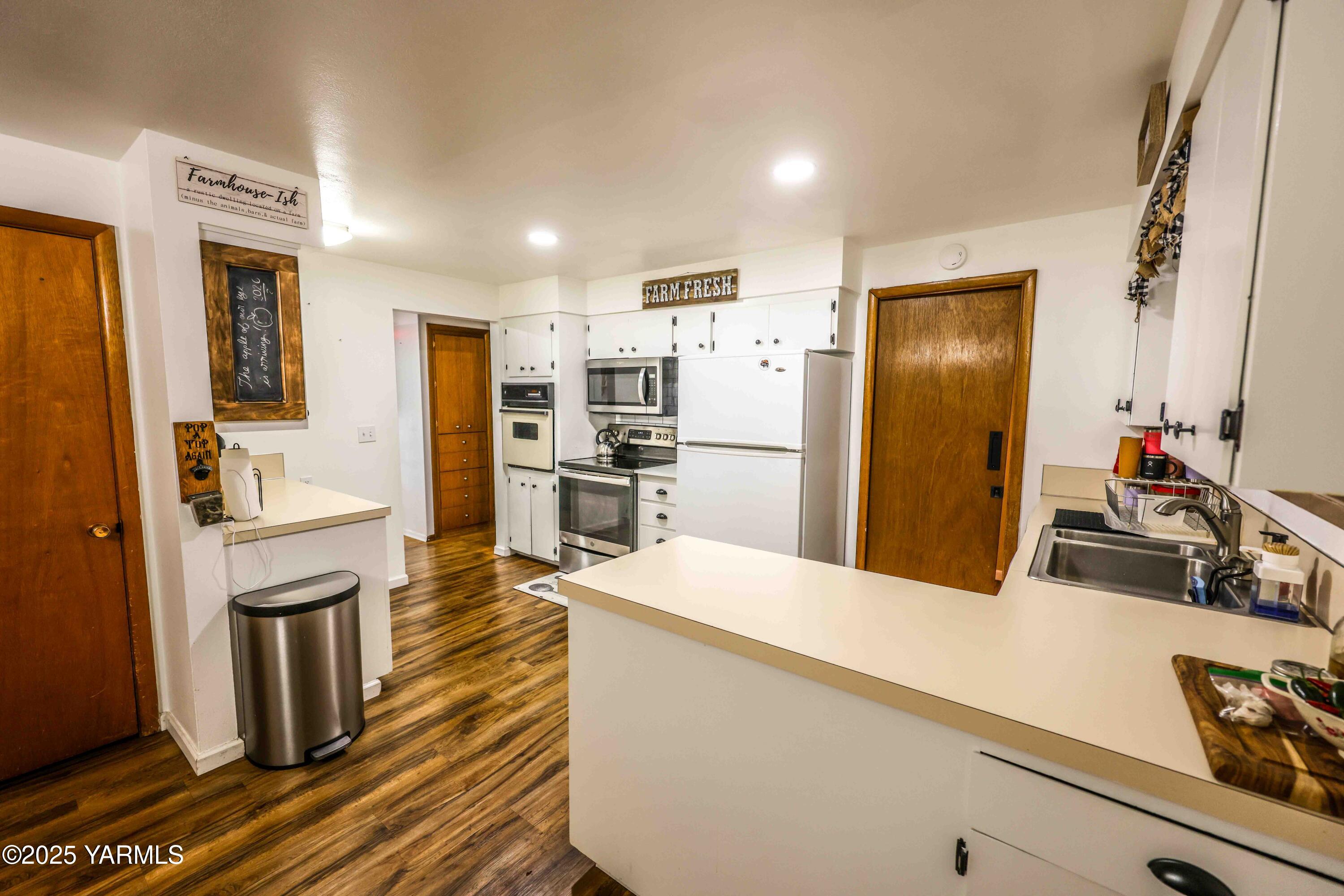 1118 South 44th Avenue Yakima, WA 98908 - Photo 24 of 29 Kitchen