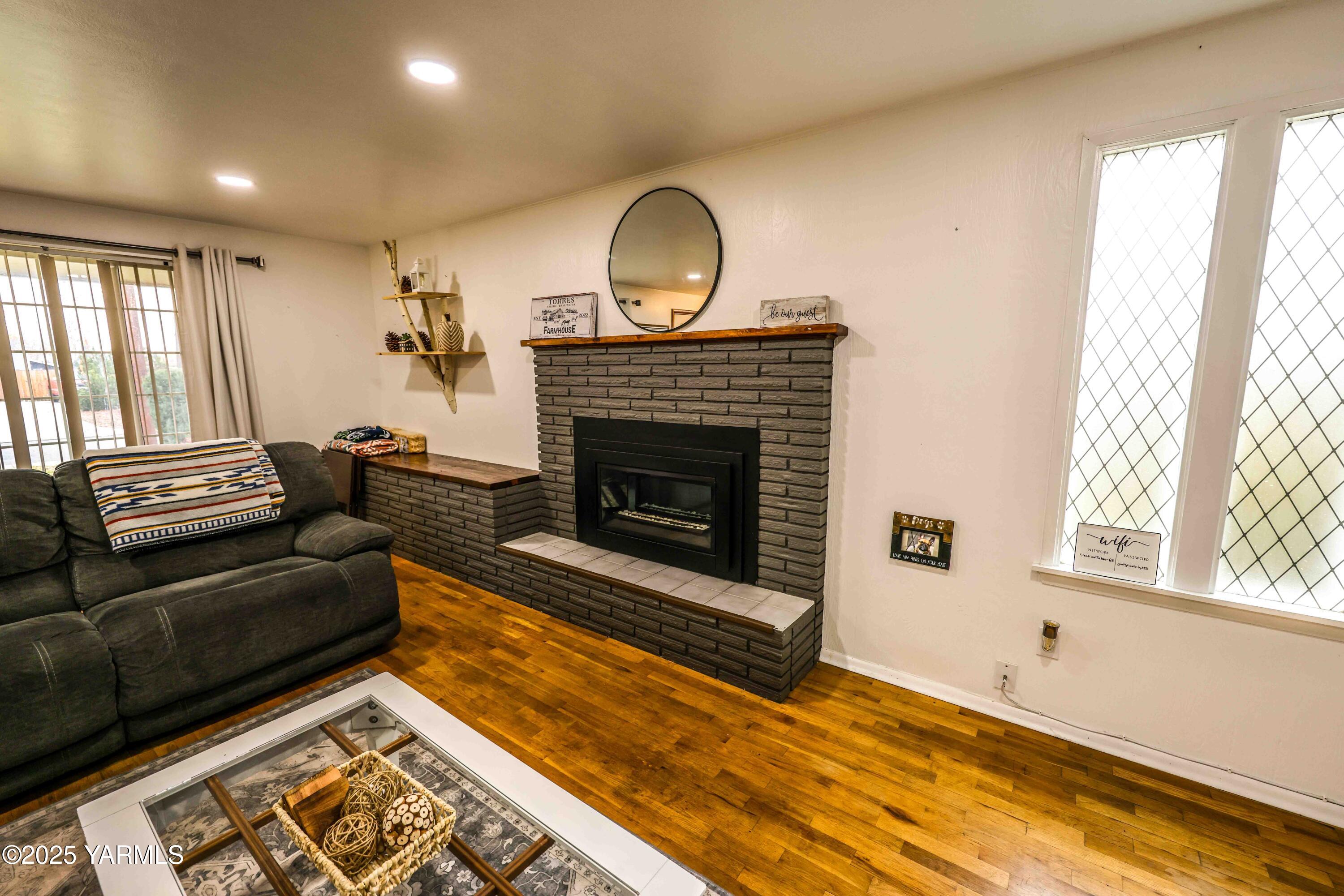 1118 South 44th Avenue Yakima, WA 98908 - Photo 28 of 29 Fire place