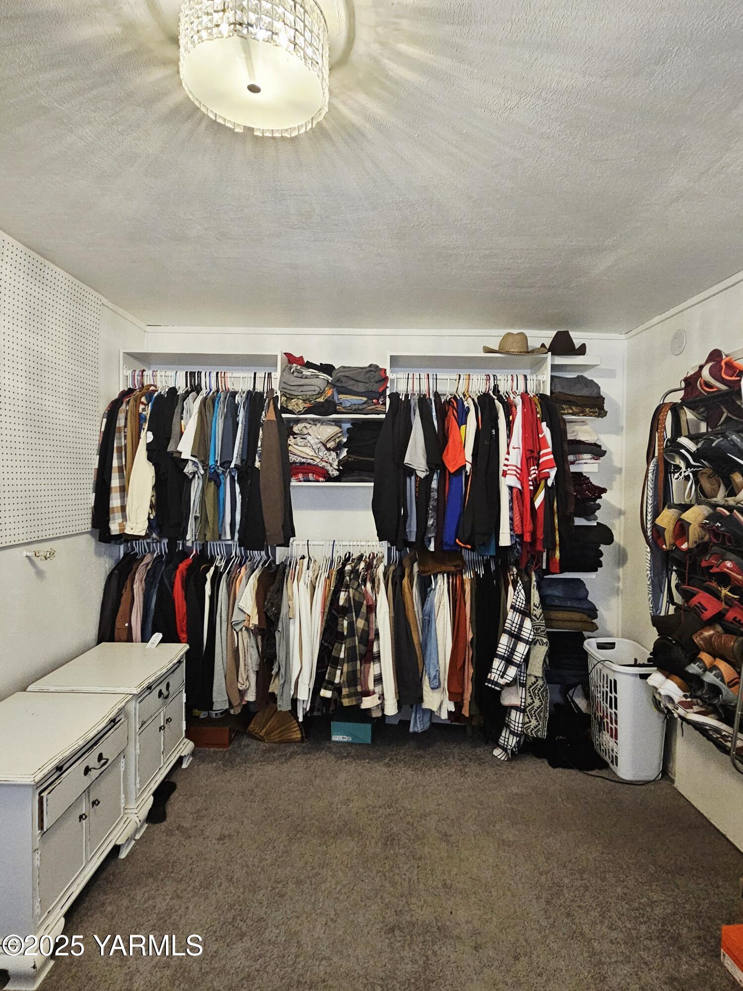 1118 South 44th Avenue Yakima, WA 98908 - Photo 4 of 29 Walk in closet