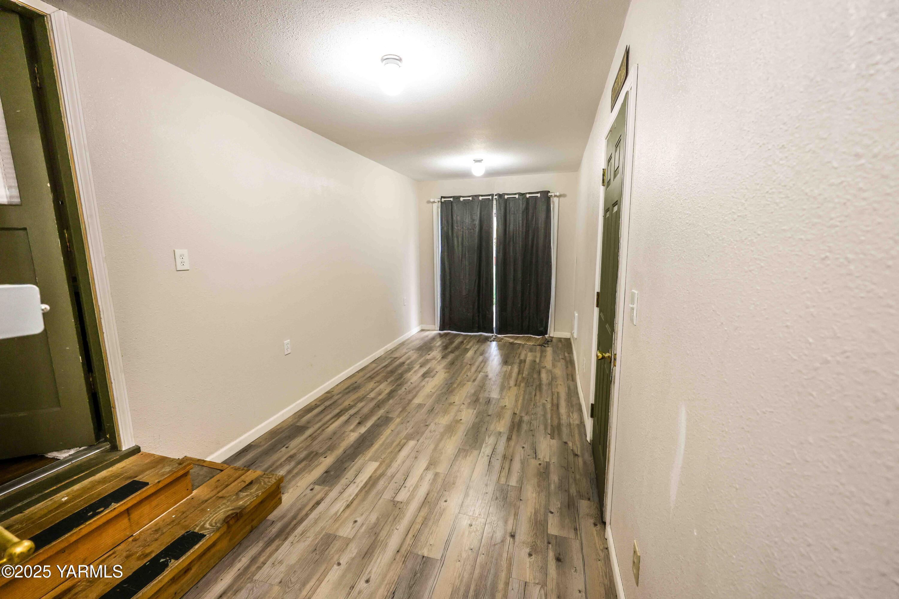 1118 South 44th Avenue Yakima, WA 98908 - Photo 6 of 29 Mudroom
