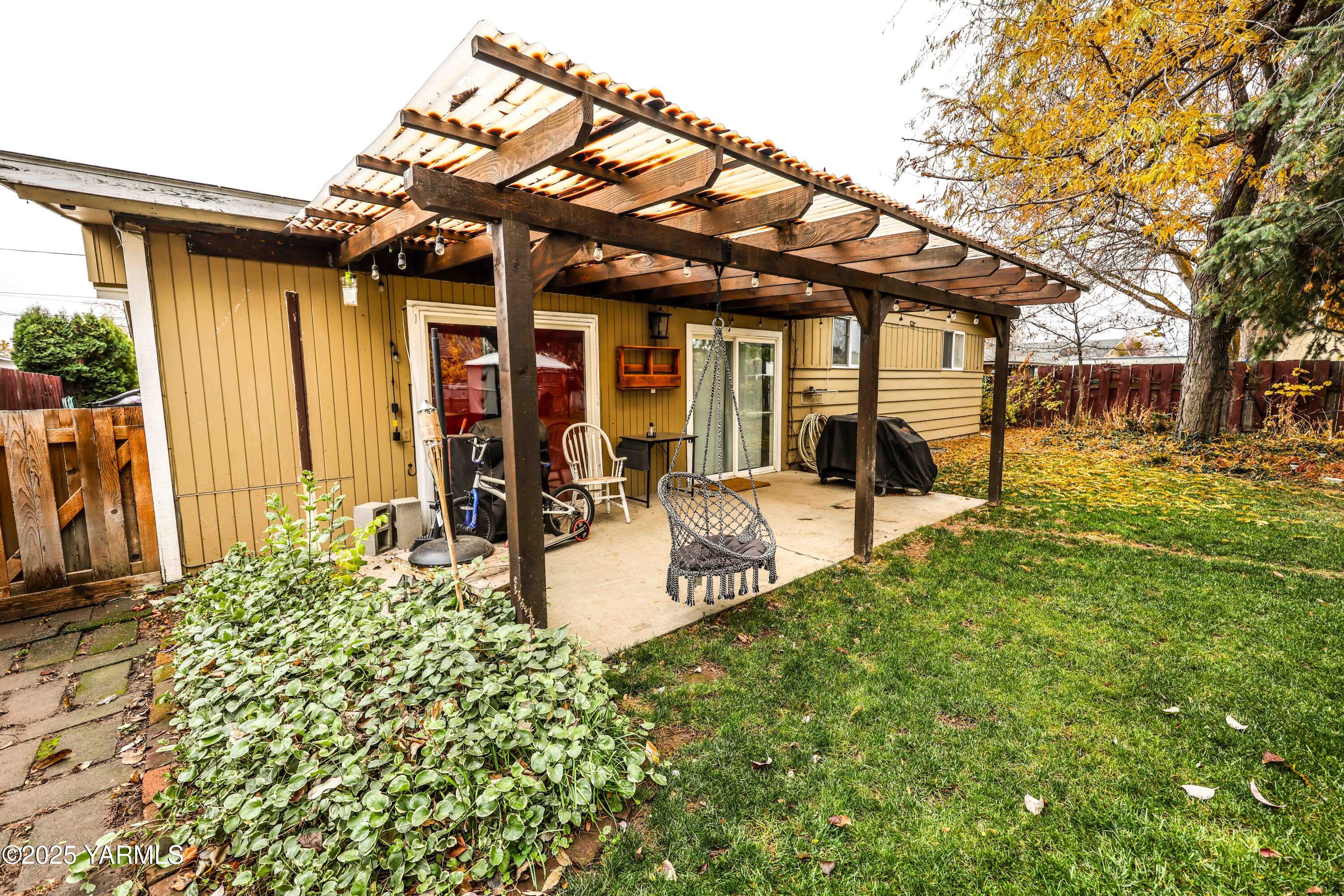 1118 South 44th Avenue Yakima, WA 98908 - Photo 8 of 29 Pergola