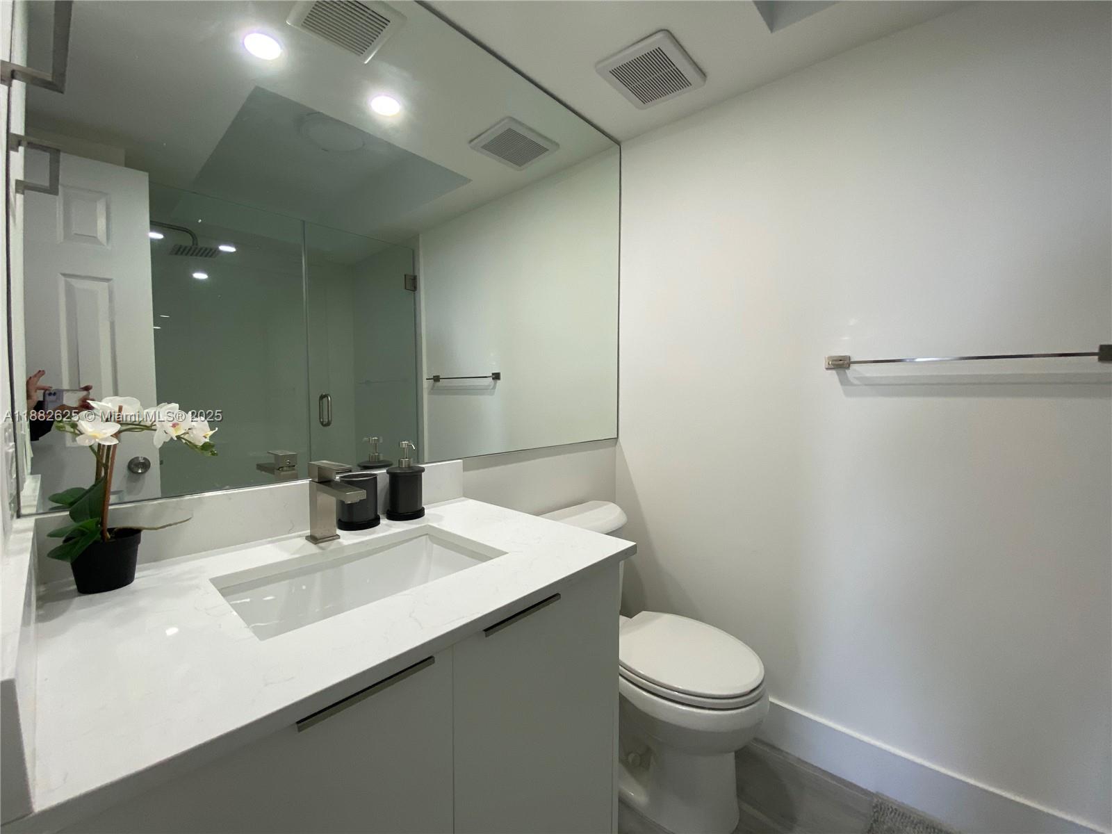 20515 East Country Club Drive, Unit 549 Aventura, FL 33180 - Photo 17 of 33