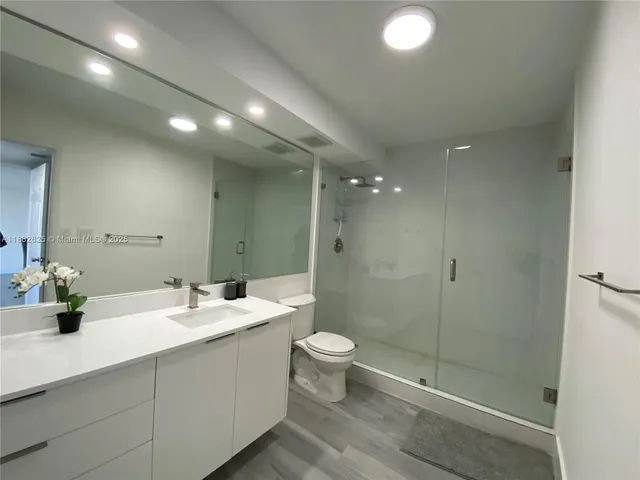 $3,400 | 20515 East Country Club Drive, Unit 549, Aventura, FL 33180