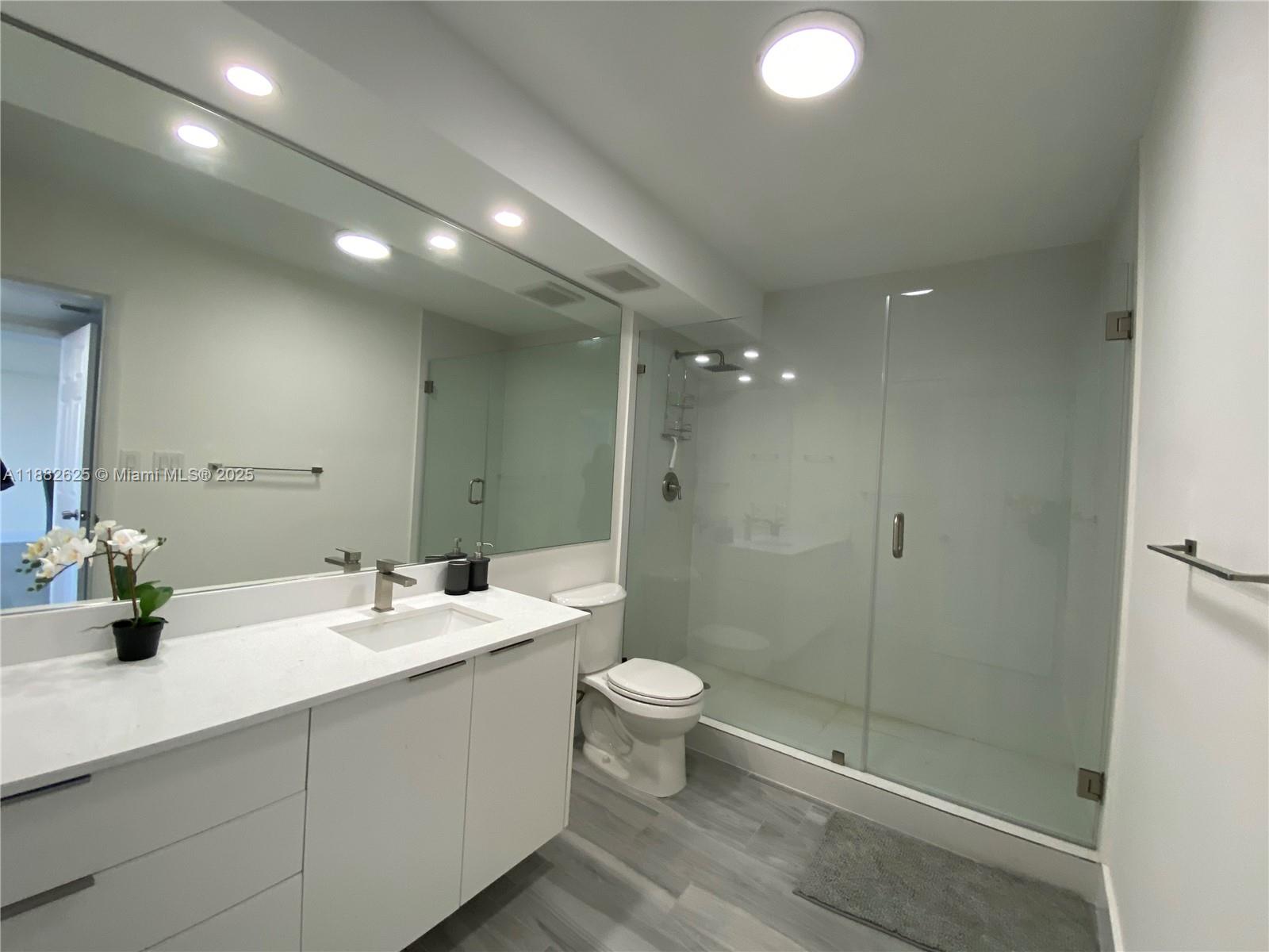 20515 East Country Club Drive, Unit 549 Aventura, FL 33180 - Photo 21 of 33