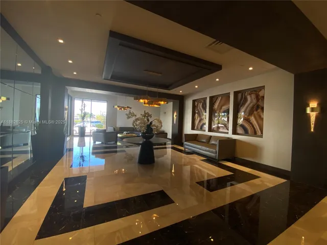 $3,400 | 20515 East Country Club Drive, Unit 549, Aventura, FL 33180