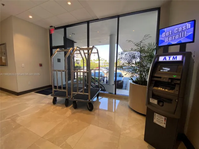 $3,400 | 20515 East Country Club Drive, Unit 549, Aventura, FL 33180