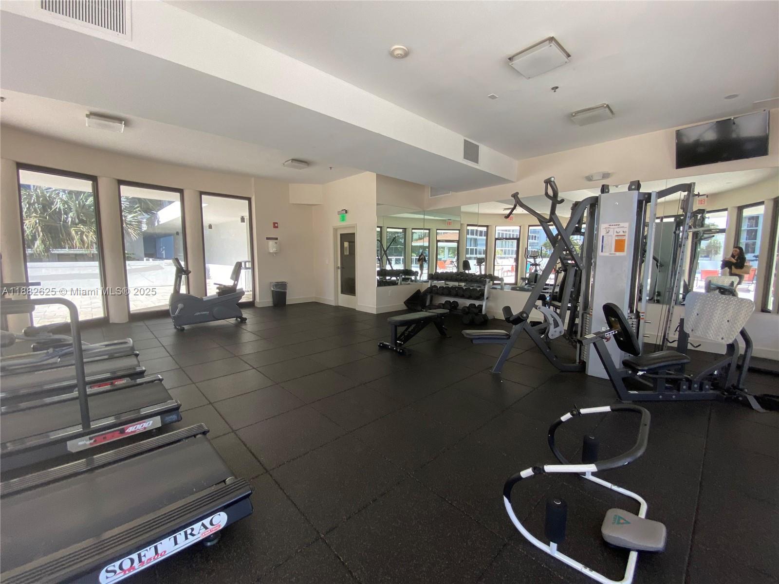 20515 East Country Club Drive, Unit 549 Aventura, FL 33180 - Photo 30 of 33