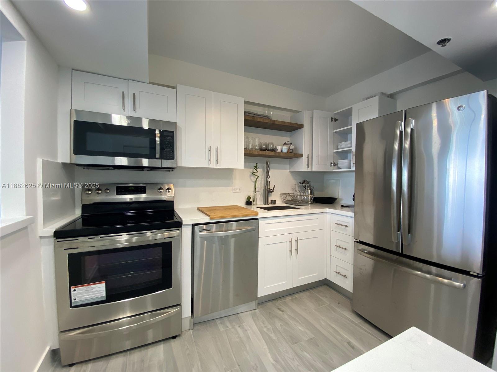 20515 East Country Club Drive, Unit 549 Aventura, FL 33180 - Photo 3 of 33