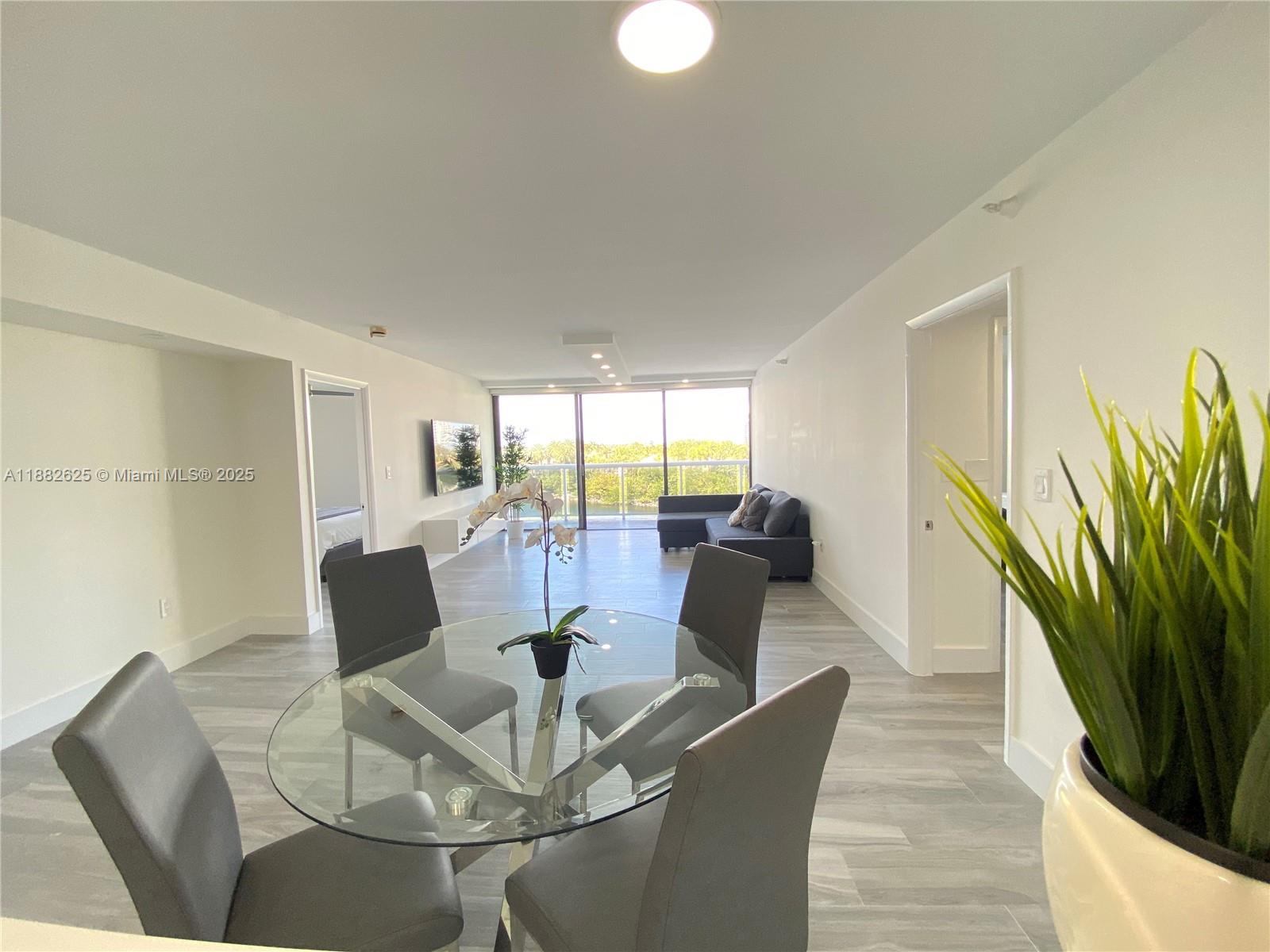 20515 East Country Club Drive, Unit 549 Aventura, FL 33180 - Photo 4 of 33