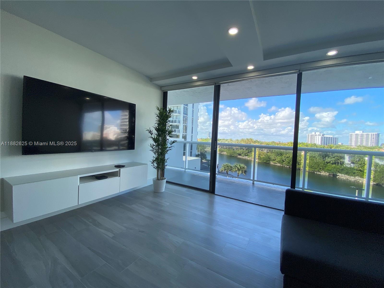 20515 East Country Club Drive, Unit 549 Aventura, FL 33180 - Photo 6 of 33