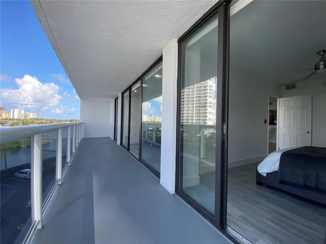 $3,400 | 20515 East Country Club Drive, Unit 549, Aventura, FL 33180