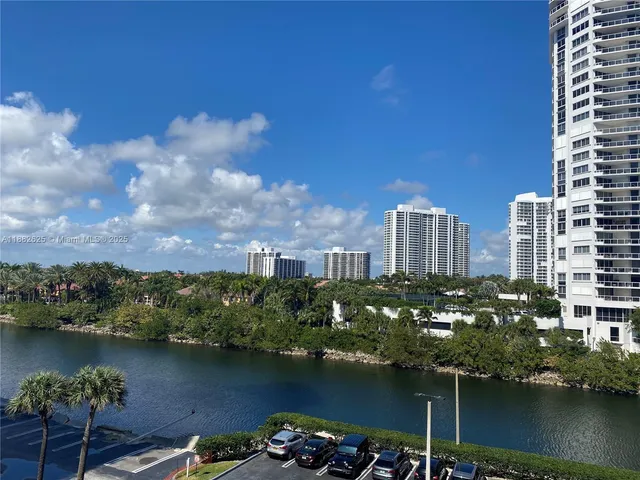 $3,400 | 20515 East Country Club Drive, Unit 549, Aventura, FL 33180