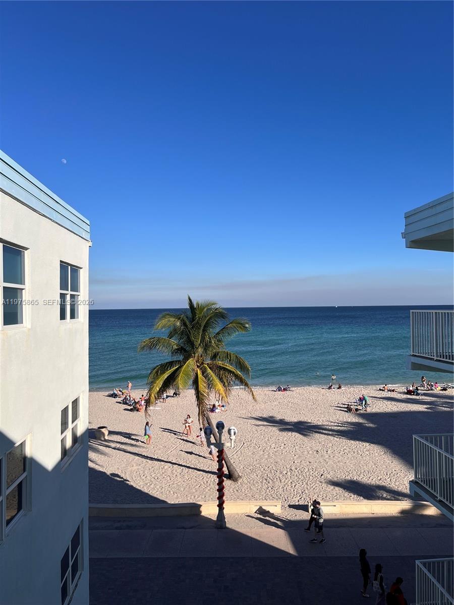 2600 North Surf Road, Unit 403 Hollywood, FL 33019 - Photo 20 of 24 a room with table and chairs