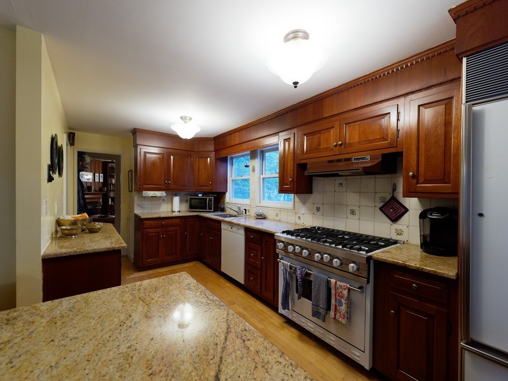21 Shady Hill Road Newton, MA 02461 - Photo 5 of 10 Gallery Image 5