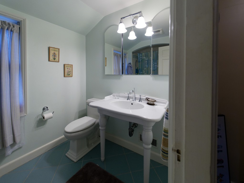 21 Shady Hill Road Newton, MA 02461 - Photo 8 of 10 Gallery Image 8