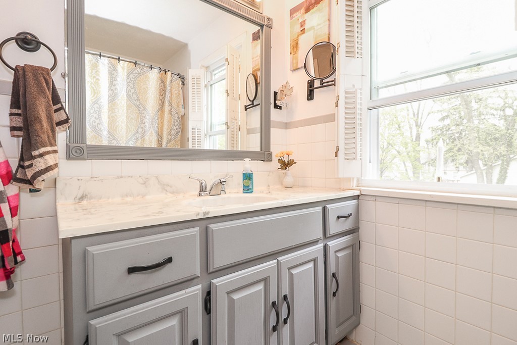 1543 Commodore Road Cleveland, OH 44124 - Photo 16 of 23 Gallery Image 16