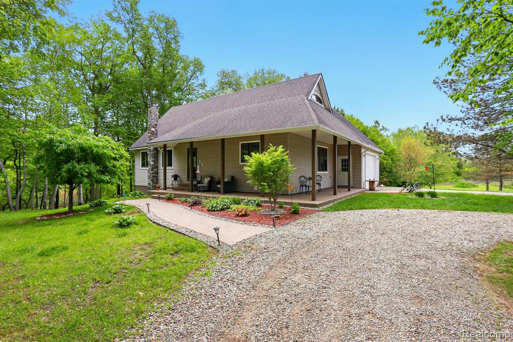 5960 Kidder Road Almont, MI 48003 - Photo 1 of 30