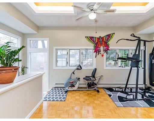76 Robin Hood Road Stoneham, MA 02180 - Photo 11 of 29 Gallery Image 11