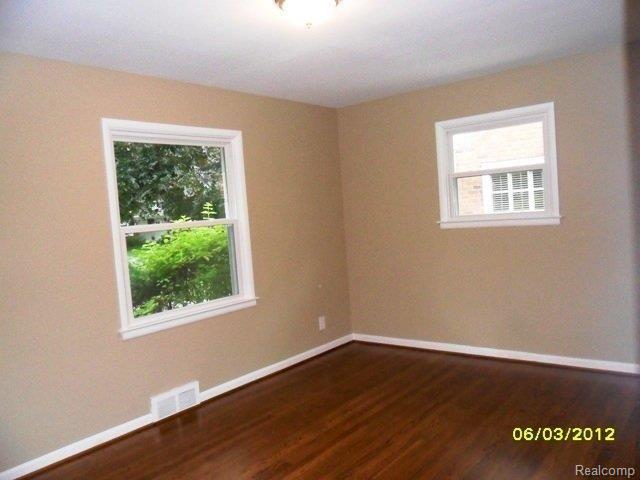 204 Ridgemont Road Grosse Pointe, MI 48236 - Photo 17 of 25 =BEDROOM.JPG