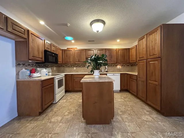 $279,000 | 108 Lillian Avenue, Dexter, MO 63841