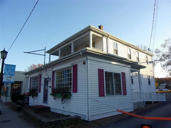 $2,400 | 228 County Road, Barrington, RI 02806