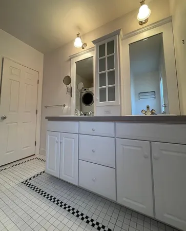 $2,400 | 230 County Road, Barrington, RI 02806