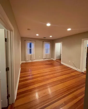 $2,400 | 230 County Road, Barrington, RI 02806