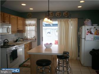 8728 Sagamore Road Philadelphia, PA 19128 - Photo 4 of 9 Kitchen