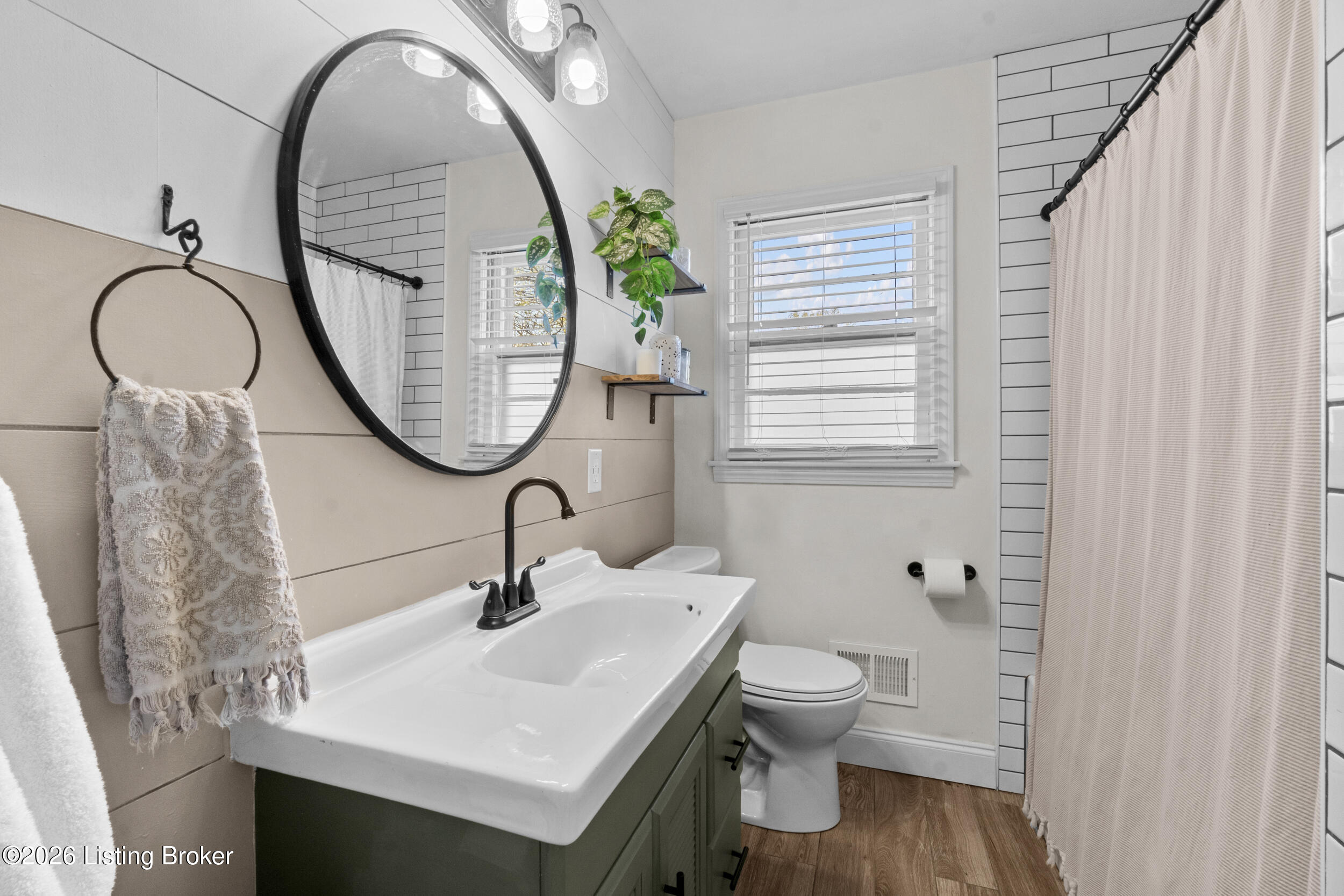 3900 Pembroke Road Louisville, KY 40220 - Photo 19 of 38 Bathroom