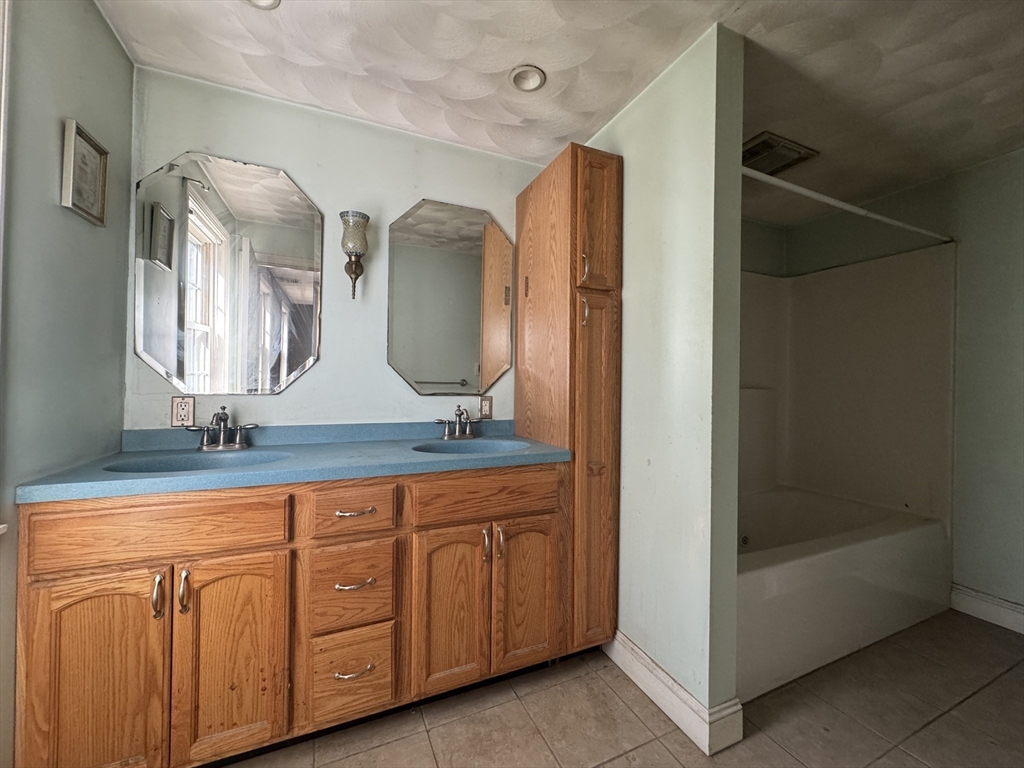 744 Boston Road Billerica, MA 01821 - Photo 8 of 26