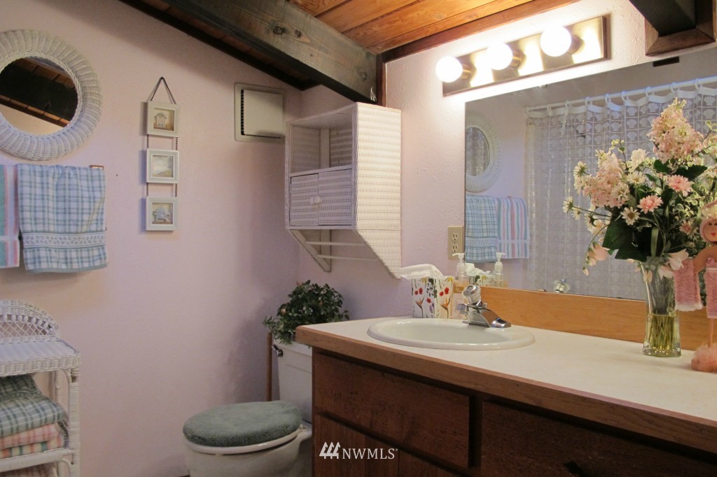 240 East Eckert Road Grapeview, WA 98546 - Photo 22 of 24 Gallery Image 22