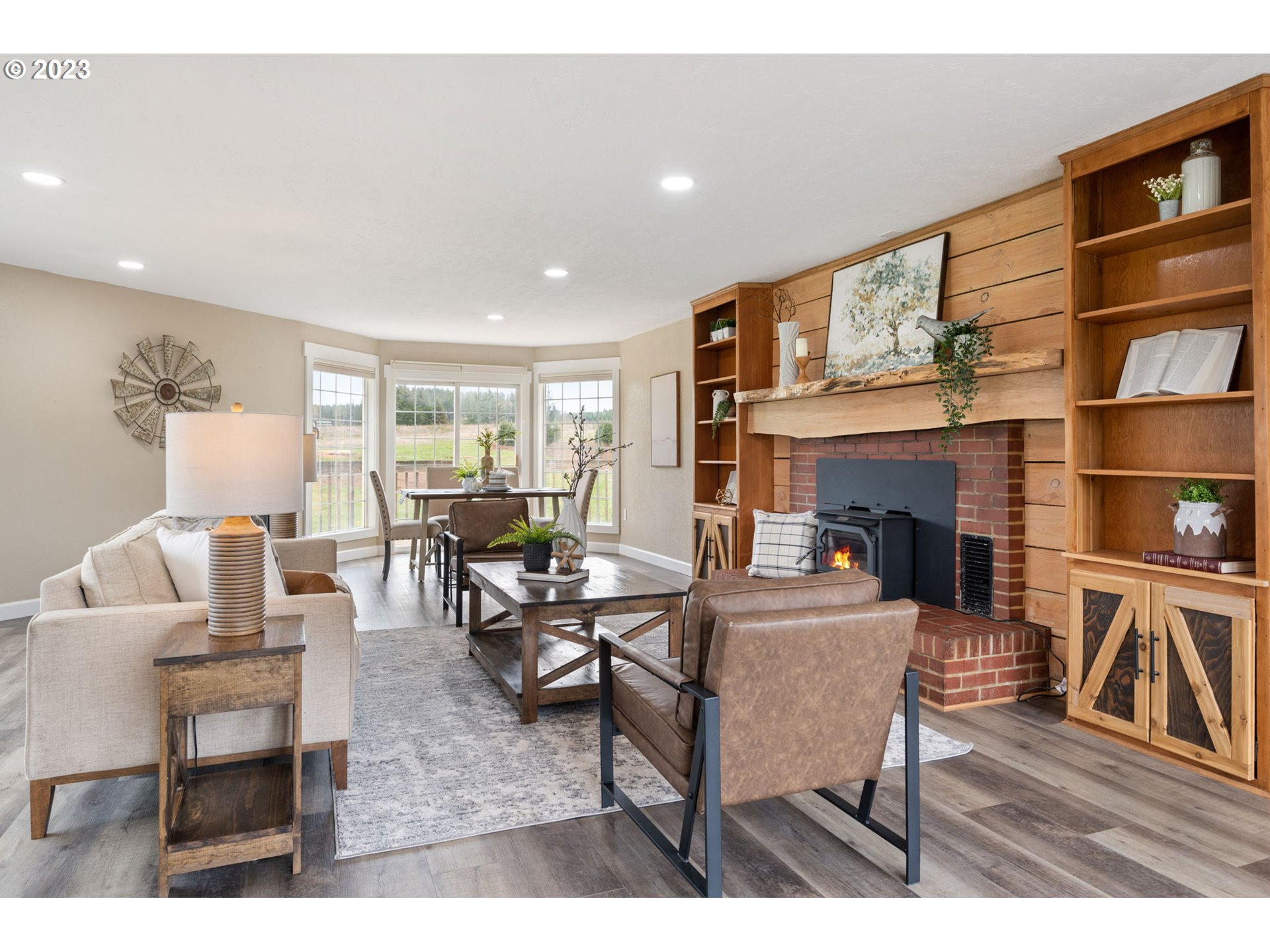 15750 South Pierce Road Molalla, OR 97038 - Photo 20 of 48 Living Room/Dining Room