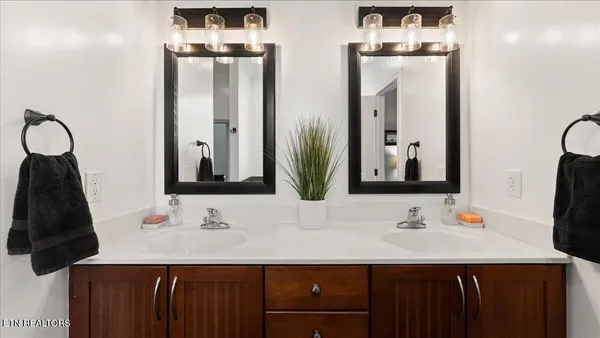 $1,000,000 | 1809 Cascade Falls Lane, Knoxville, TN 37931