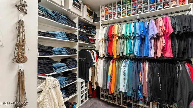 $1,000,000 | 1809 Cascade Falls Lane, Knoxville, TN 37931