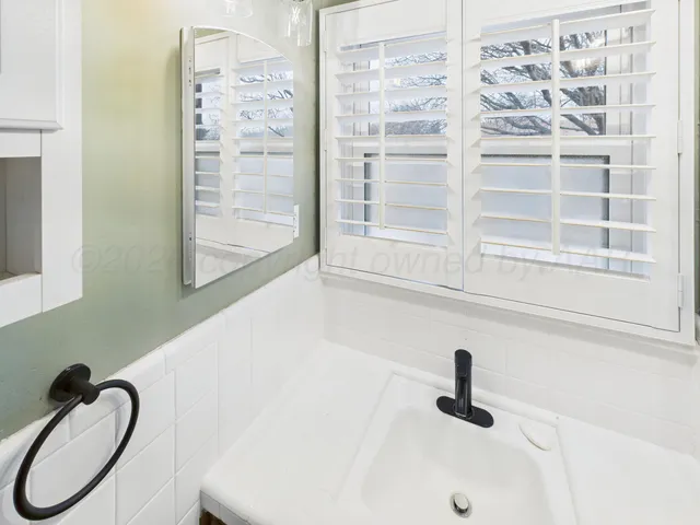 a bathroom with a toilet